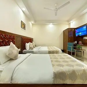 Emblem Suites- Near Delhi Airport Hotel